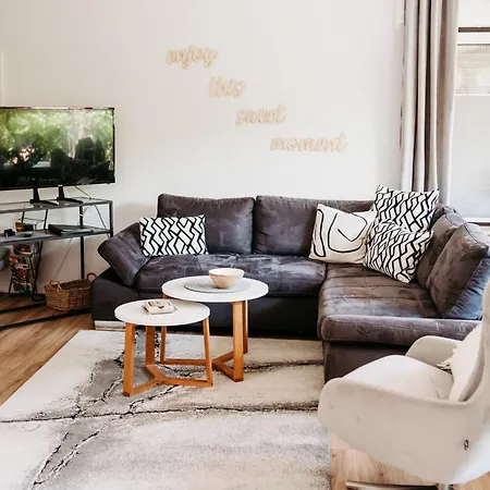 Apartment Am *